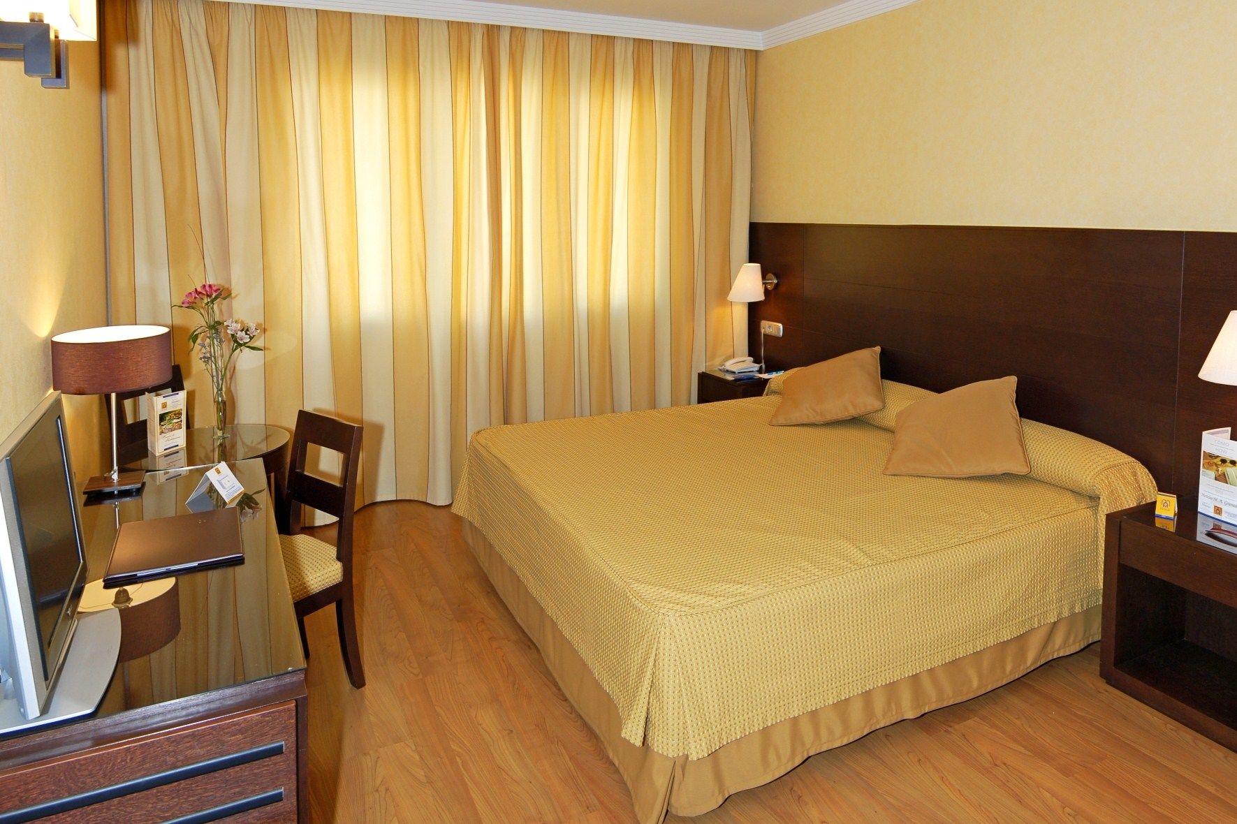 Hotel Occidental Granada Esterno foto